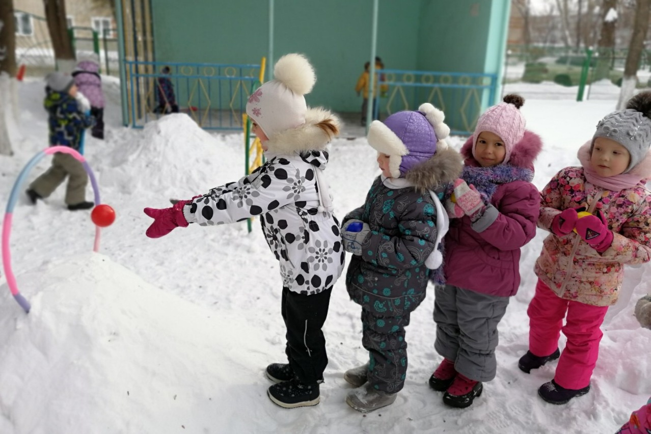 Подвижные игры зимой на свежем воздухе.